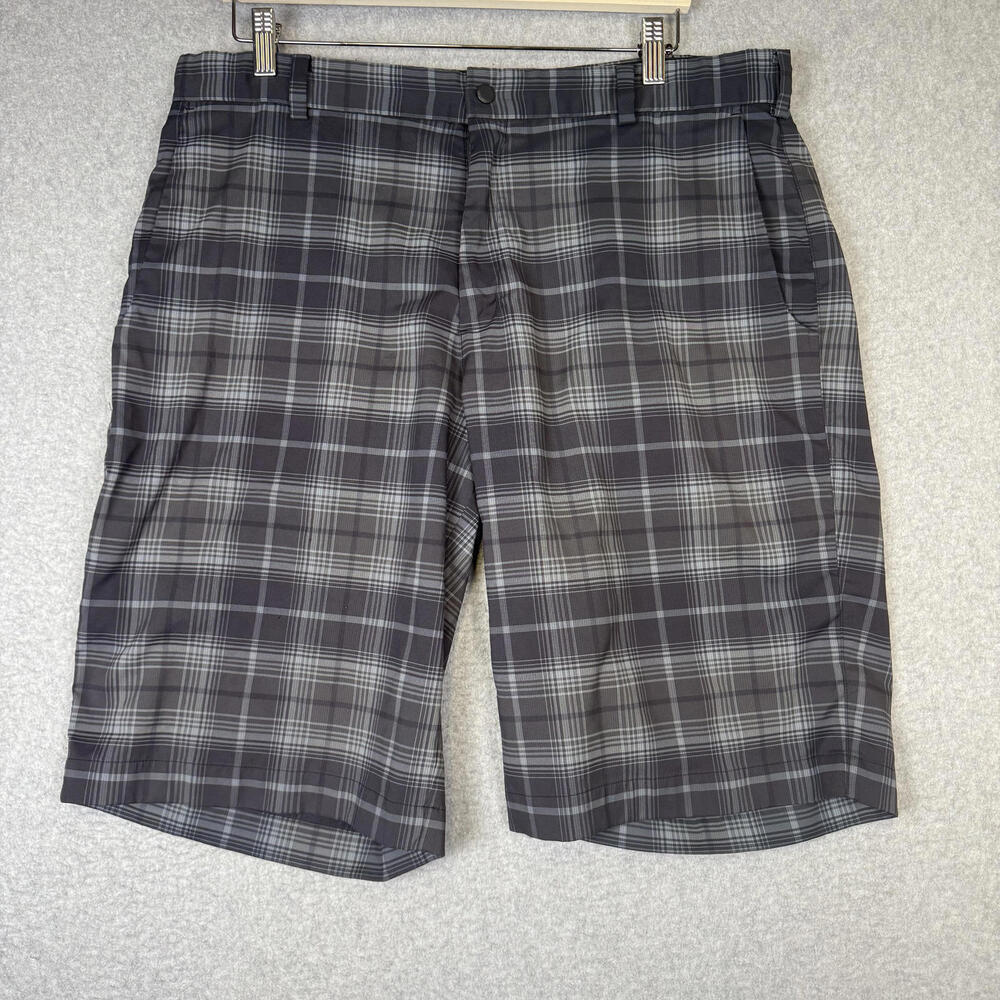 Nike Golf Tour Peformance Men's Size 36 Black Gray Bermuda Style Shorts